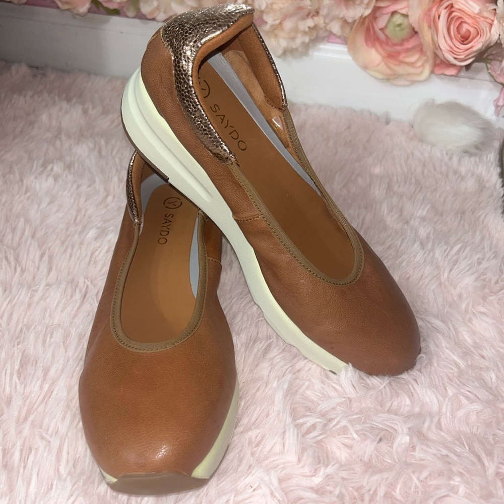 SAYDO LEATHER PLATFORM WEDGE PUMPS